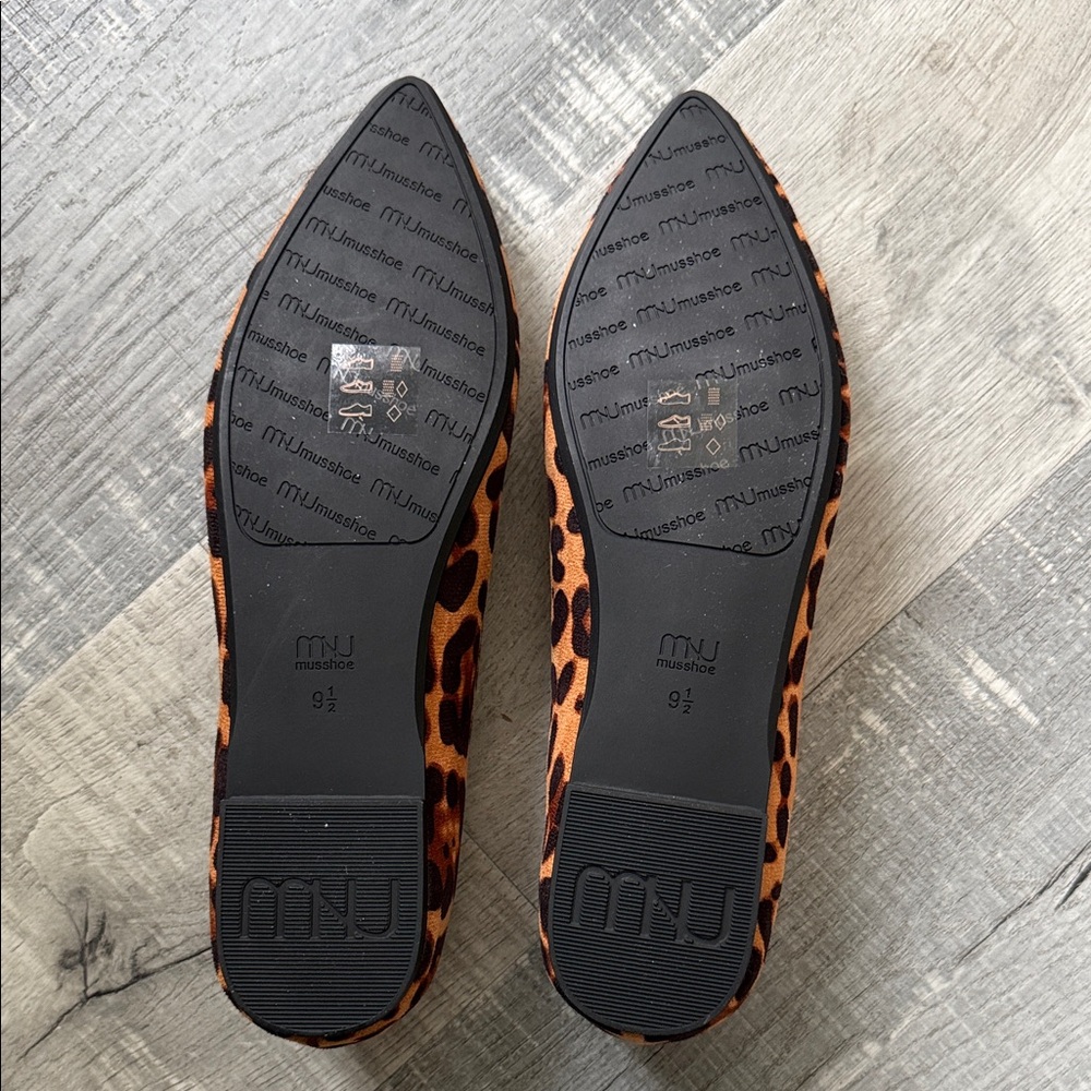 Chic Leopard Print Flats - Picture 4 of 4